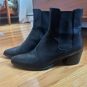 Vagabond Pointy Toe Mid Boots